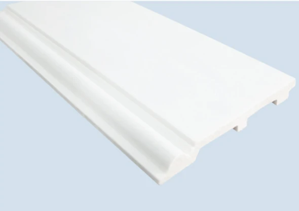 Moderna minimalistična bela PS letev